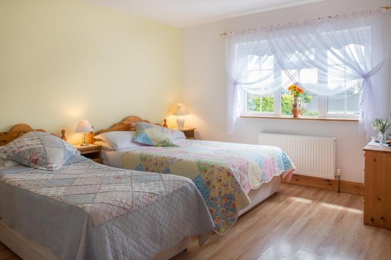 Shannon Breeze B&B Killaloe Exteriör bild