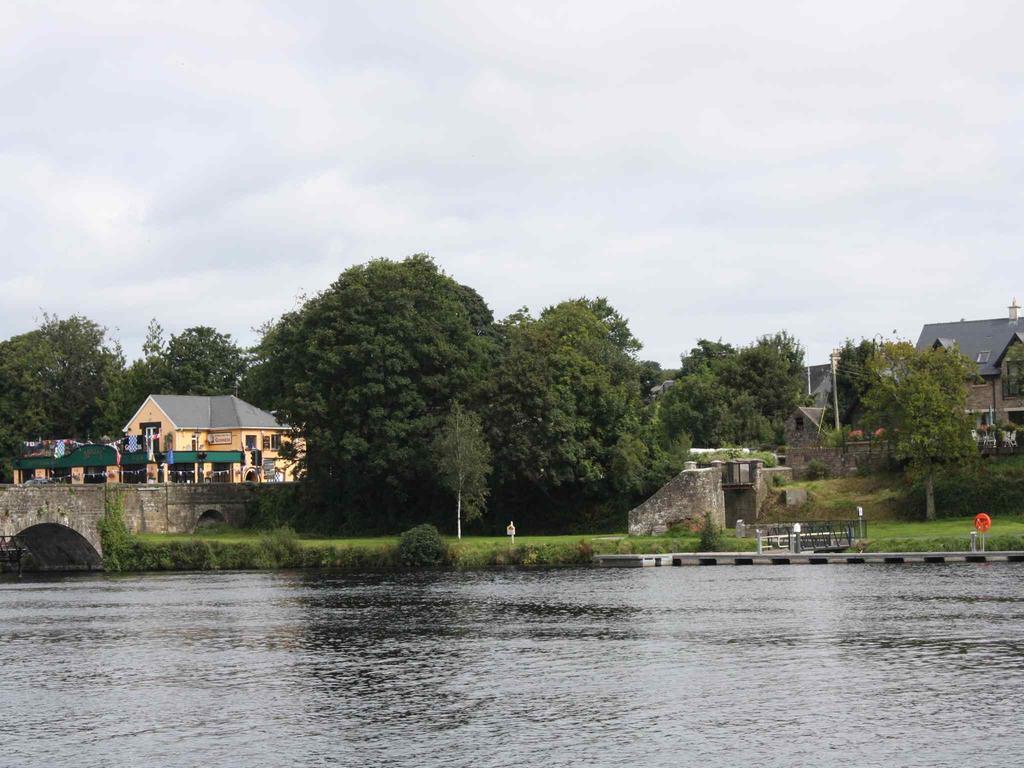 Shannon Breeze B&B Killaloe Exteriör bild